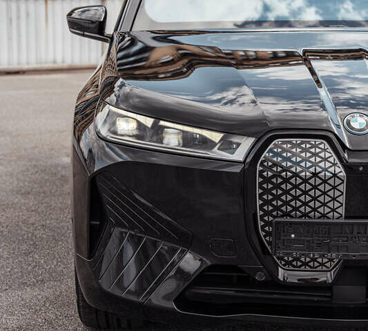 Черный БМВ iX, объемом двигателя 0 л и пробегом 67 тыс. км за 67000 $, фото 6 на Automoto.ua