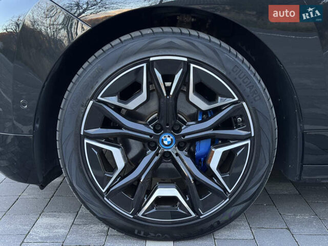 Черный БМВ iX, объемом двигателя 0 л и пробегом 125 тыс. км за 42800 $, фото 8 на Automoto.ua