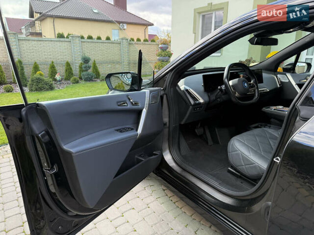 Черный БМВ iX, объемом двигателя 0 л и пробегом 57 тыс. км за 72000 $, фото 39 на Automoto.ua