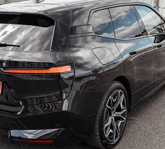 Черный БМВ iX, объемом двигателя 0 л и пробегом 67 тыс. км за 67000 $, фото 12 на Automoto.ua