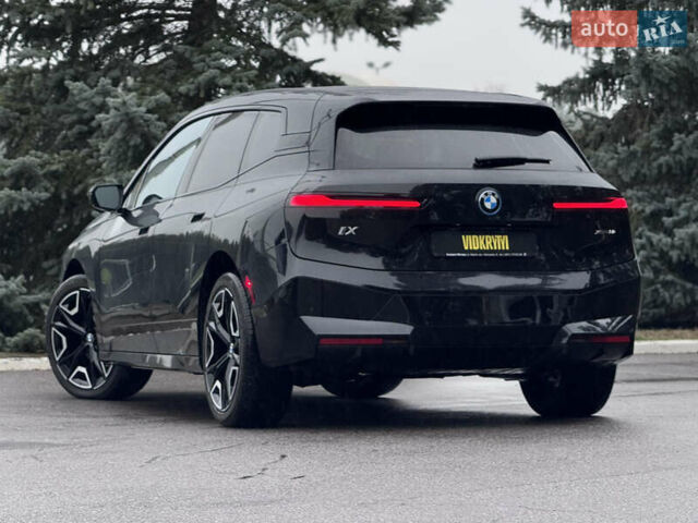 Черный БМВ iX, объемом двигателя 0 л и пробегом 18 тыс. км за 45900 $, фото 17 на Automoto.ua