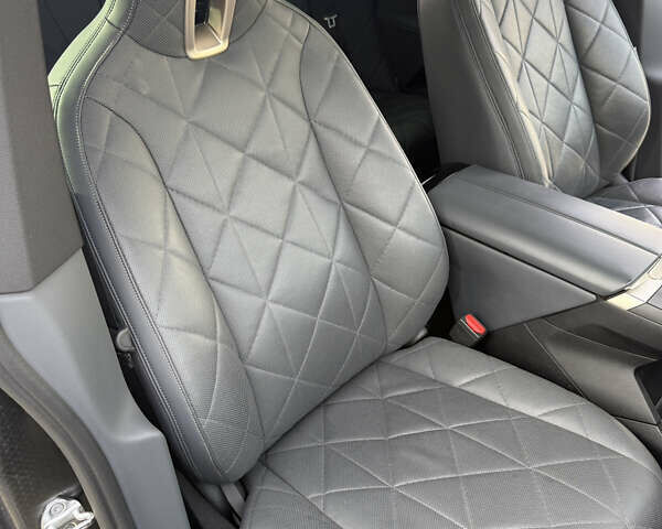 Черный БМВ iX, объемом двигателя 0 л и пробегом 40 тыс. км за 61088 $, фото 22 на Automoto.ua