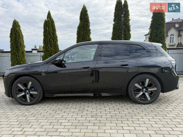 Черный БМВ iX, объемом двигателя 0 л и пробегом 40 тыс. км за 61088 $, фото 7 на Automoto.ua