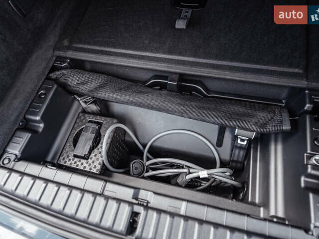 Черный БМВ iX, объемом двигателя 0 л и пробегом 67 тыс. км за 67000 $, фото 30 на Automoto.ua