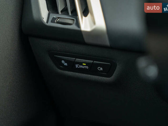 Черный БМВ iX, объемом двигателя 0 л и пробегом 40 тыс. км за 59900 $, фото 27 на Automoto.ua