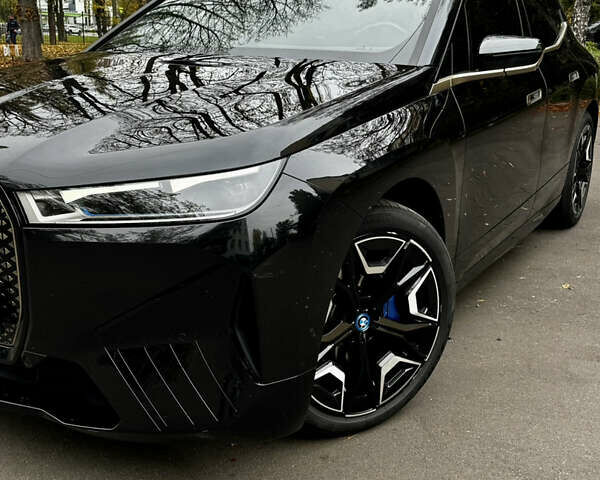 Черный БМВ iX, объемом двигателя 0 л и пробегом 71 тыс. км за 48240 $, фото 4 на Automoto.ua