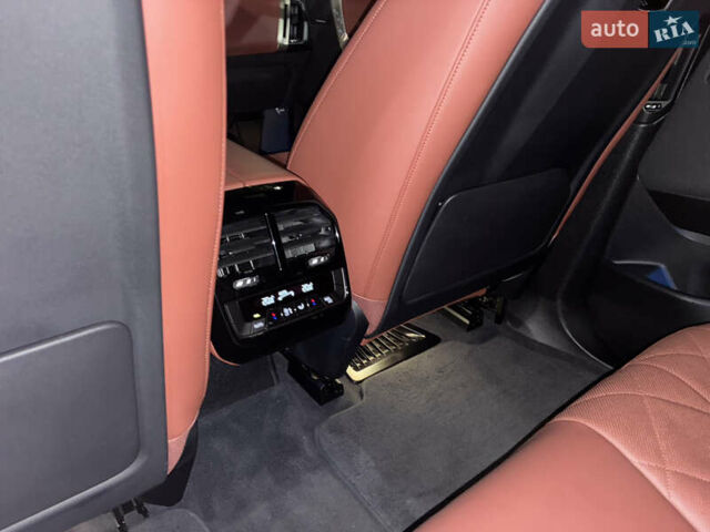 Черный БМВ iX, объемом двигателя 0 л и пробегом 165 тыс. км за 39000 $, фото 20 на Automoto.ua