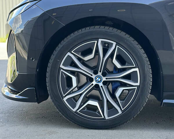 Черный БМВ iX, объемом двигателя 0 л и пробегом 54 тыс. км за 55000 $, фото 16 на Automoto.ua