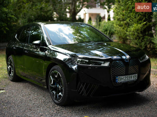 Черный БМВ iX, объемом двигателя 0 л и пробегом 48 тыс. км за 48000 $, фото 4 на Automoto.ua