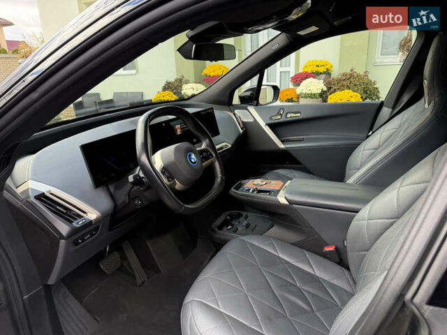 Черный БМВ iX, объемом двигателя 0 л и пробегом 57 тыс. км за 72000 $, фото 46 на Automoto.ua