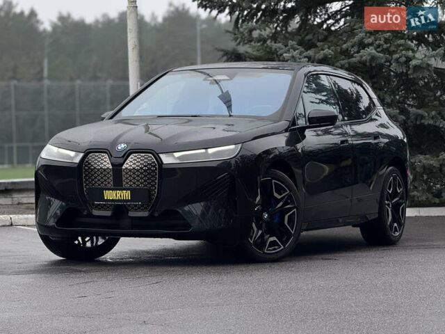 Черный БМВ iX, объемом двигателя 0 л и пробегом 18 тыс. км за 45900 $, фото 1 на Automoto.ua