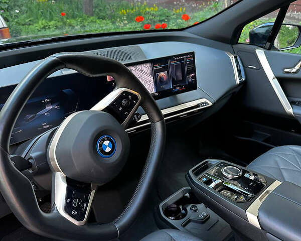 Черный БМВ iX, объемом двигателя 0 л и пробегом 54 тыс. км за 55000 $, фото 9 на Automoto.ua