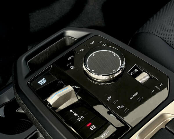 Черный БМВ iX, объемом двигателя 0 л и пробегом 27 тыс. км за 50000 $, фото 49 на Automoto.ua