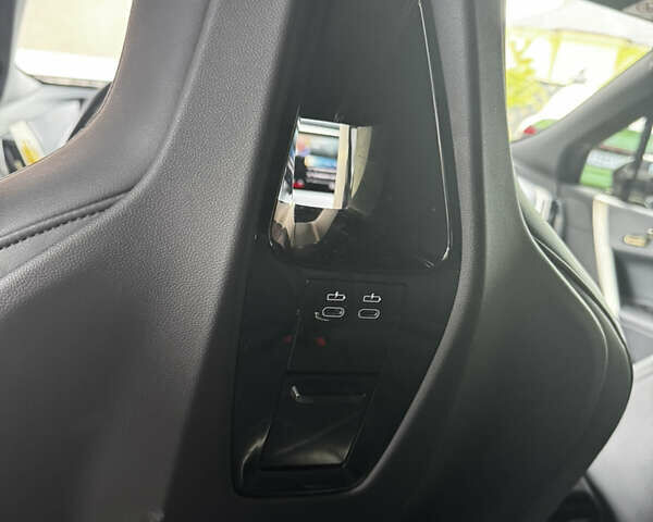 Черный БМВ iX, объемом двигателя 0 л и пробегом 71 тыс. км за 48240 $, фото 31 на Automoto.ua