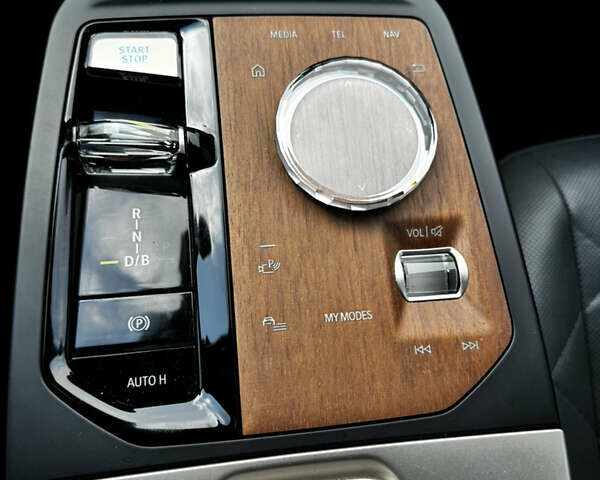 Черный БМВ iX, объемом двигателя 0 л и пробегом 71 тыс. км за 48240 $, фото 45 на Automoto.ua