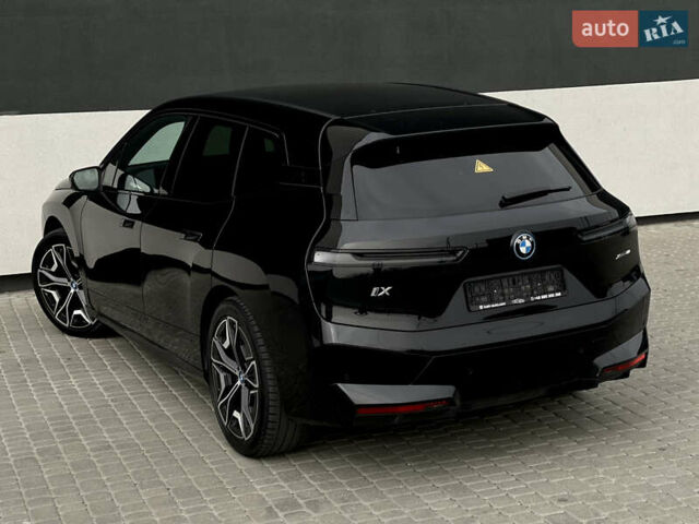 Черный БМВ iX, объемом двигателя 0 л и пробегом 27 тыс. км за 50000 $, фото 18 на Automoto.ua