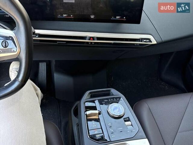 Черный БМВ iX, объемом двигателя 0 л и пробегом 93 тыс. км за 49999 $, фото 8 на Automoto.ua