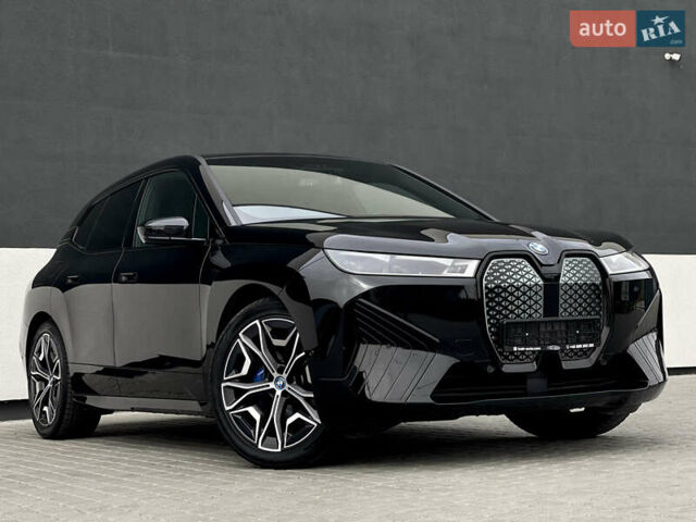 Черный БМВ iX, объемом двигателя 0 л и пробегом 27 тыс. км за 50000 $, фото 13 на Automoto.ua