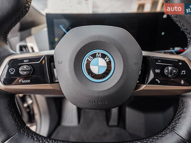 Черный БМВ iX, объемом двигателя 0 л и пробегом 67 тыс. км за 67000 $, фото 67 на Automoto.ua