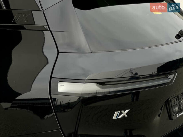 Черный БМВ iX, объемом двигателя 0 л и пробегом 27 тыс. км за 50000 $, фото 23 на Automoto.ua