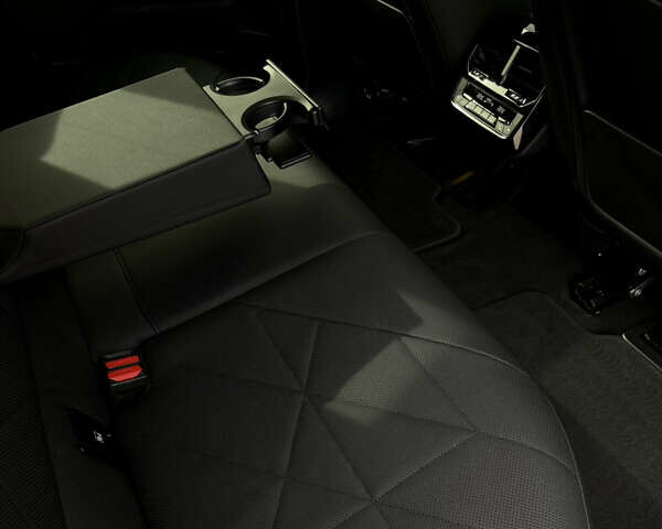 Черный БМВ iX, объемом двигателя 0 л и пробегом 27 тыс. км за 50000 $, фото 71 на Automoto.ua