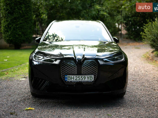 Черный БМВ iX, объемом двигателя 0 л и пробегом 48 тыс. км за 48000 $, фото 2 на Automoto.ua