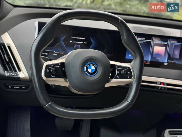Черный БМВ iX, объемом двигателя 0 л и пробегом 18 тыс. км за 45900 $, фото 32 на Automoto.ua