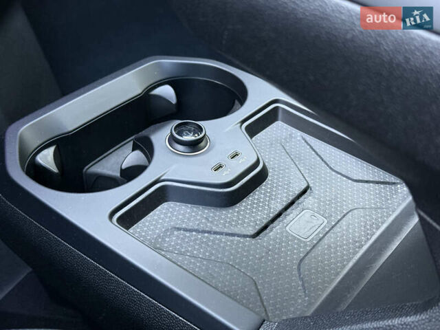 Черный БМВ iX, объемом двигателя 0 л и пробегом 57 тыс. км за 72000 $, фото 69 на Automoto.ua