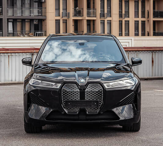 Черный БМВ iX, объемом двигателя 0 л и пробегом 67 тыс. км за 67000 $, фото 2 на Automoto.ua