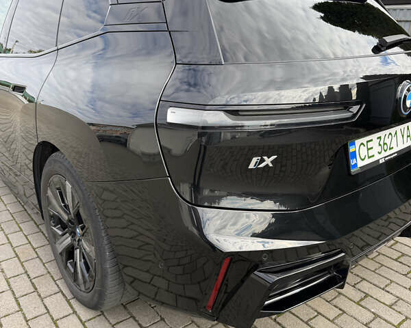 Черный БМВ iX, объемом двигателя 0 л и пробегом 40 тыс. км за 61088 $, фото 5 на Automoto.ua