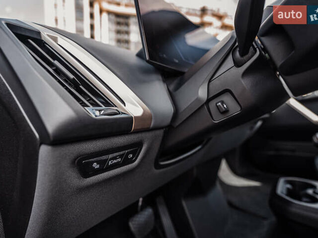 Черный БМВ iX, объемом двигателя 0 л и пробегом 67 тыс. км за 67000 $, фото 59 на Automoto.ua