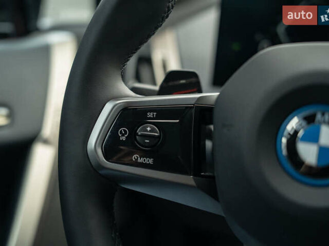 Черный БМВ iX, объемом двигателя 0 л и пробегом 40 тыс. км за 59900 $, фото 33 на Automoto.ua