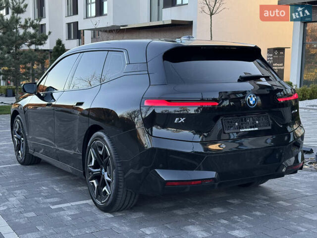 Черный БМВ iX, объемом двигателя 0 л и пробегом 125 тыс. км за 42800 $, фото 3 на Automoto.ua