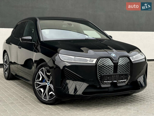Черный БМВ iX, объемом двигателя 0 л и пробегом 27 тыс. км за 50000 $, фото 11 на Automoto.ua