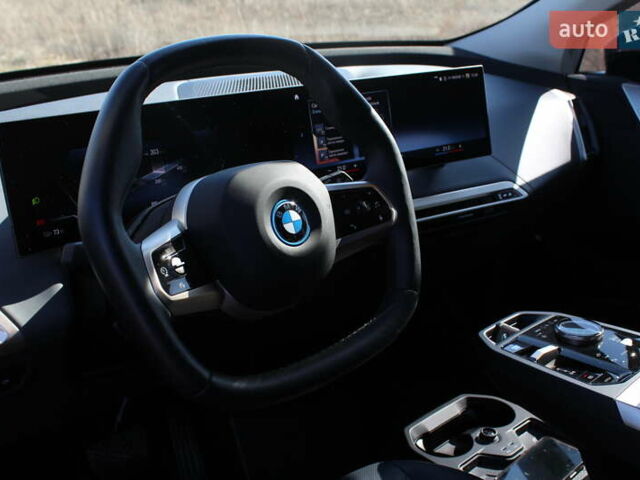 Черный БМВ iX, объемом двигателя 0 л и пробегом 79 тыс. км за 59700 $, фото 15 на Automoto.ua