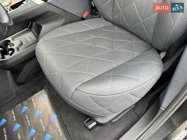 Черный БМВ iX, объемом двигателя 0 л и пробегом 45 тыс. км за 68700 $, фото 19 на Automoto.ua