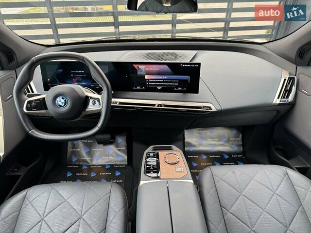 Черный БМВ iX, объемом двигателя 0 л и пробегом 45 тыс. км за 68700 $, фото 3 на Automoto.ua