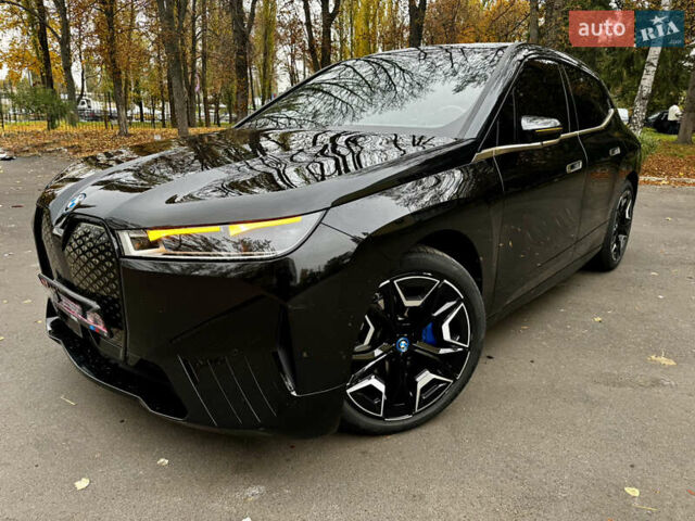 Черный БМВ iX, объемом двигателя 0 л и пробегом 71 тыс. км за 48240 $, фото 10 на Automoto.ua