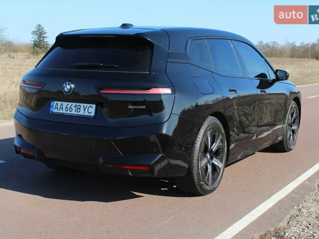 Черный БМВ iX, объемом двигателя 0 л и пробегом 85 тыс. км за 57700 $, фото 7 на Automoto.ua