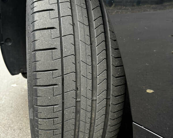 Черный БМВ iX, объемом двигателя 0 л и пробегом 71 тыс. км за 48240 $, фото 13 на Automoto.ua