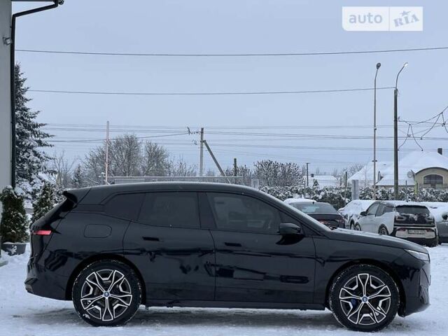 Черный БМВ iX, объемом двигателя 0 л и пробегом 24 тыс. км за 73499 $, фото 2 на Automoto.ua