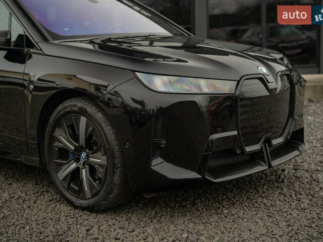 Черный БМВ iX, объемом двигателя 0 л и пробегом 40 тыс. км за 59900 $, фото 10 на Automoto.ua