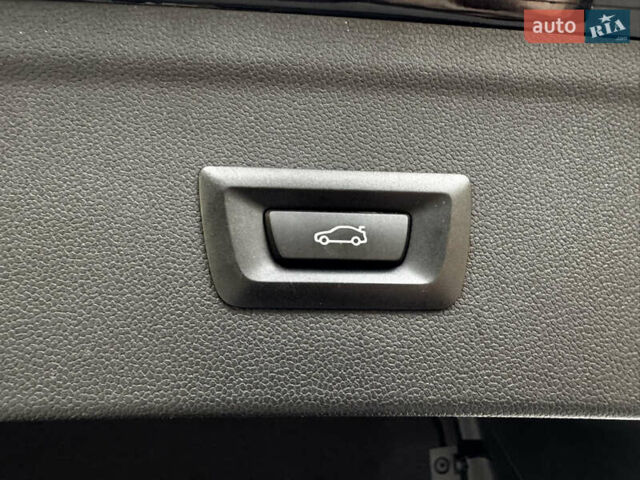 Черный БМВ iX, объемом двигателя 0 л и пробегом 71 тыс. км за 48240 $, фото 24 на Automoto.ua