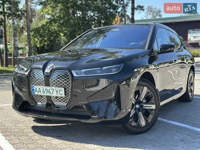 Черный БМВ iX, объемом двигателя 0 л и пробегом 14 тыс. км за 51999 $, фото 8 на Automoto.ua