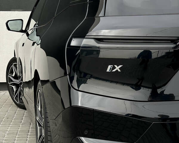 Черный БМВ iX, объемом двигателя 0 л и пробегом 27 тыс. км за 50000 $, фото 24 на Automoto.ua