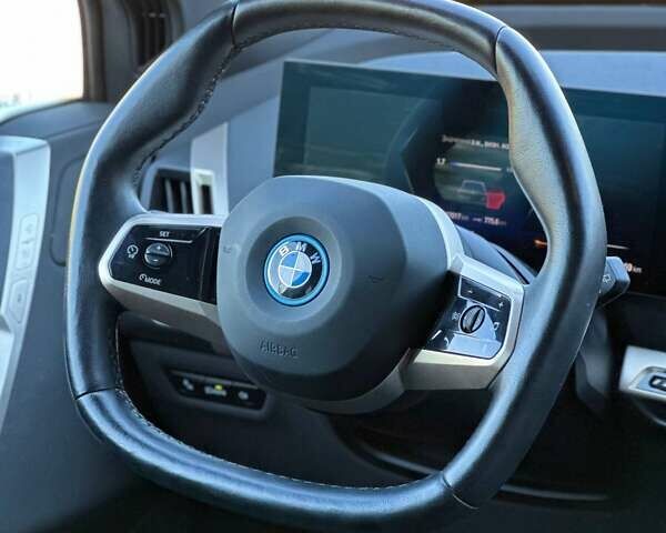 Черный БМВ iX, объемом двигателя 0 л и пробегом 20 тыс. км за 48400 $, фото 3 на Automoto.ua