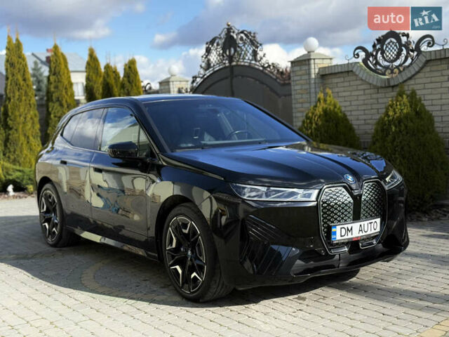 Черный БМВ iX, объемом двигателя 0 л и пробегом 57 тыс. км за 72000 $, фото 24 на Automoto.ua