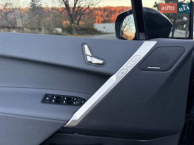 Черный БМВ iX, объемом двигателя 0 л и пробегом 125 тыс. км за 42800 $, фото 54 на Automoto.ua