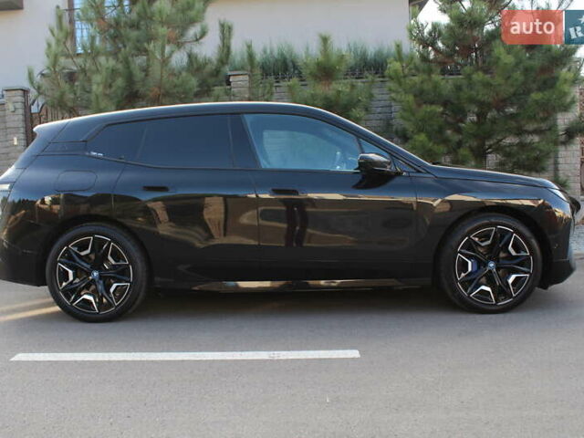 Черный БМВ iX, объемом двигателя 0 л и пробегом 27 тыс. км за 69700 $, фото 5 на Automoto.ua