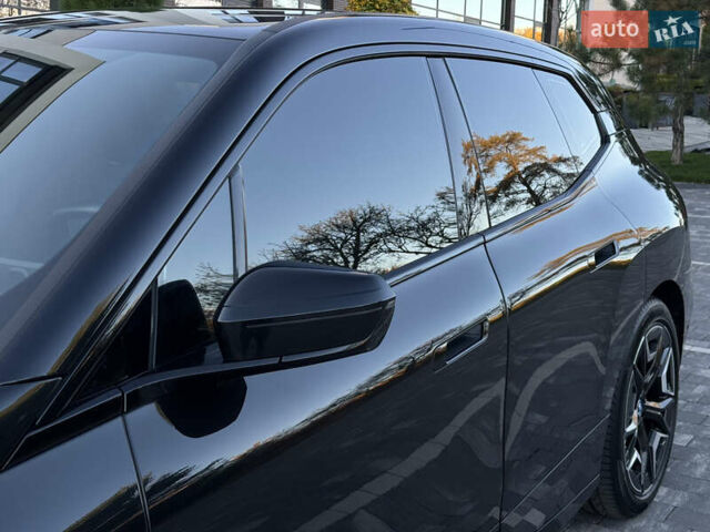 Черный БМВ iX, объемом двигателя 0 л и пробегом 125 тыс. км за 42800 $, фото 14 на Automoto.ua